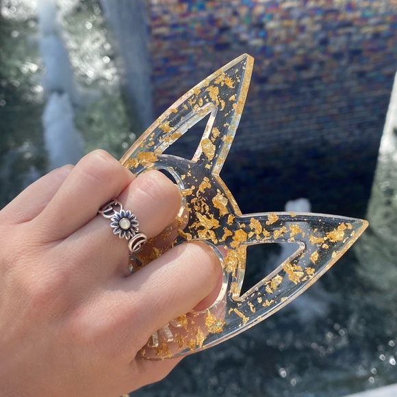 Defensive Kitty Keychain Clear With Gold Flakes - Picture 7 of 15